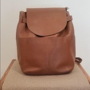 Cuyana Women’s Leather Backpack in Caramel